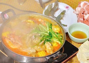 Cách làm lẩu thái chua cay thập cẩm