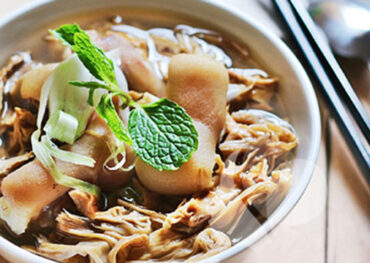 Cách nấu canh măng khô móng giò heo ngon