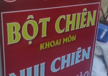 Hàng bột chiên 35 năm của 2 vợ chồng ông cụ bà