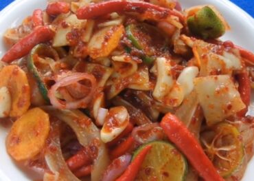 Tai heo sốt thái thấm đẫm gia vị thơm ngon