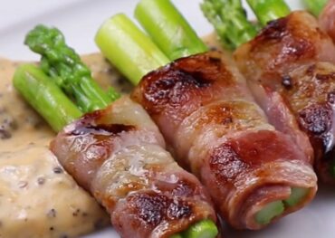 Cách làm thịt xông khói cuộn măng tây